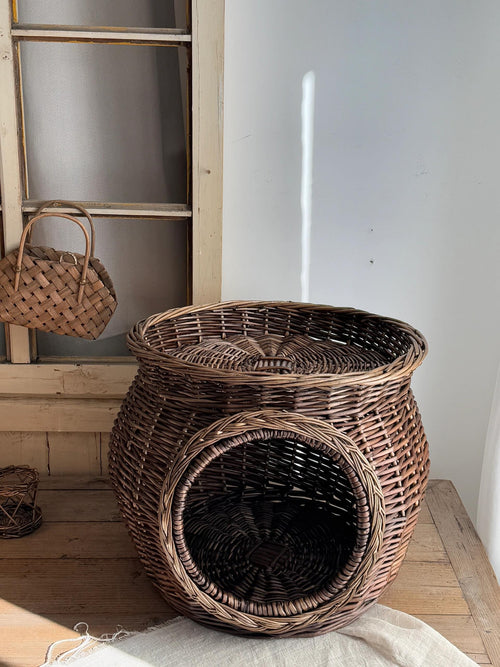 AureoPets™ 2-Tier Vintage Wicker Cat House – Luxury Handwoven Willow & Rattan Bunk Bed Condo