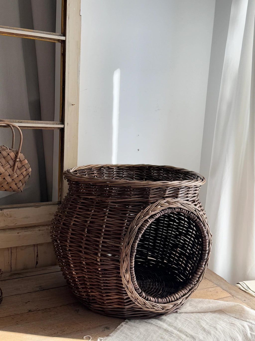 AureoPets™ 2-Tier Vintage Wicker Cat House – Luxury Handwoven Willow & Rattan Bunk Bed Condo