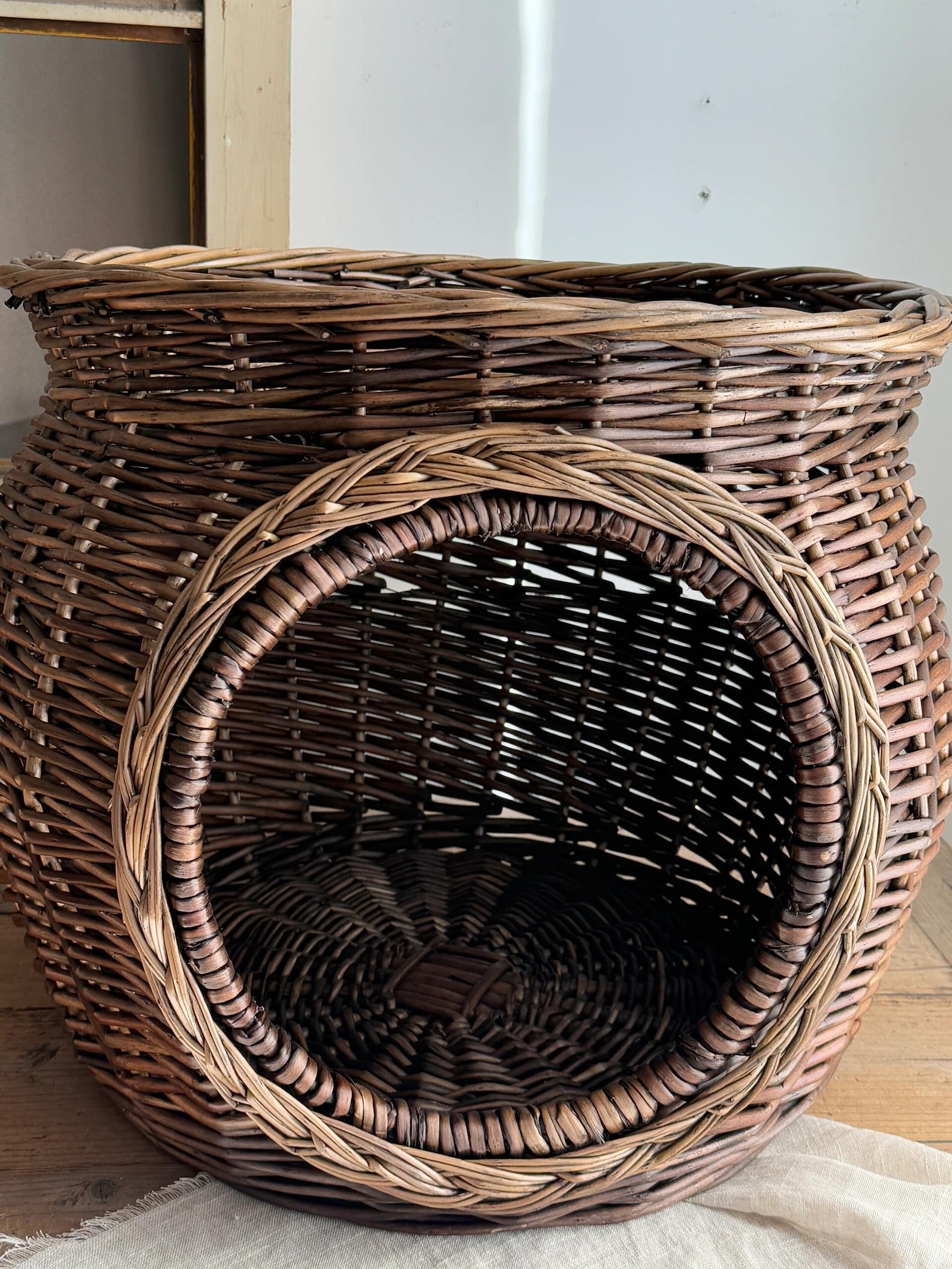 AureoPets™ 2-Tier Vintage Wicker Cat House – Luxury Handwoven Willow & Rattan Bunk Bed Condo