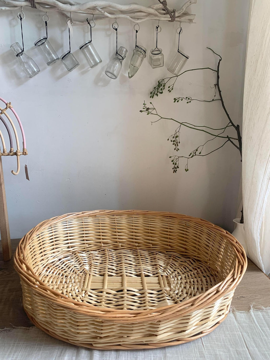 AureoPets™ Vintage Wicker Oval Pet Bed – Luxury Handwoven Willow Lounge Basket for Cats & Small-Medium Dogs