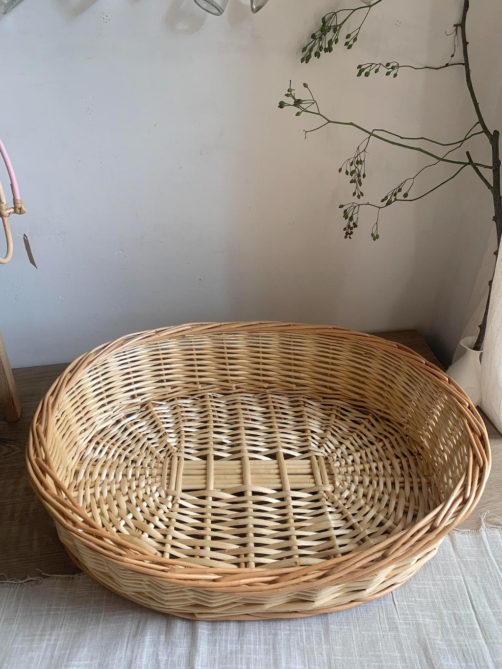 AureoPets™ Vintage Wicker Oval Pet Bed – Luxury Handwoven Willow Lounge Basket for Cats & Small-Medium Dogs